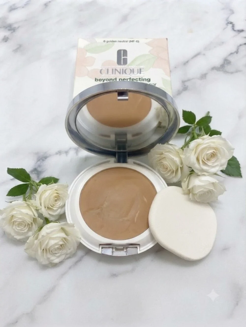 Clinique Beyond Perfecting Powder Foundation + Concealer 8 GOLDEN NEUTRAL
